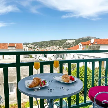 Daire Hvar Sunny Hill *